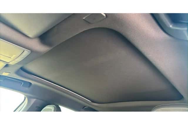 Peugeot e-3008 (2024) thumbnail 2