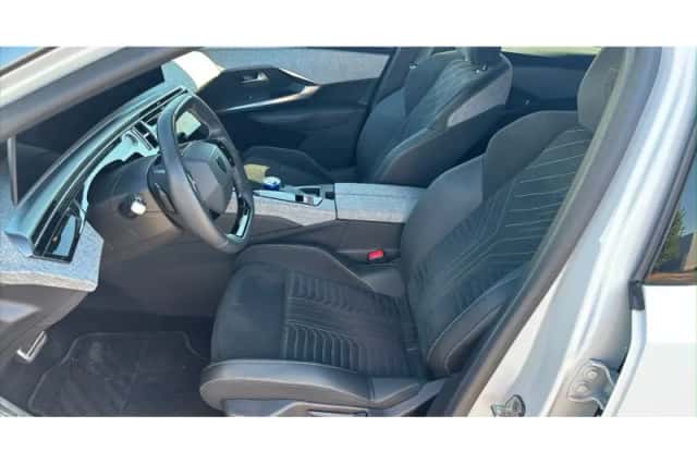 Peugeot e-3008 (2024) thumbnail 3