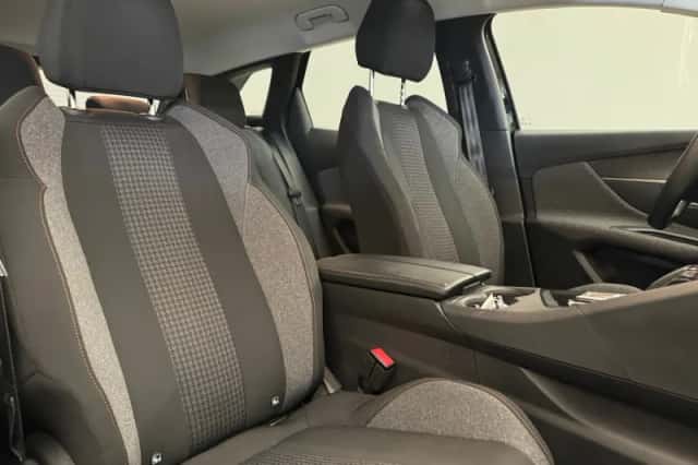 Peugeot 3008 (2022) thumbnail 5