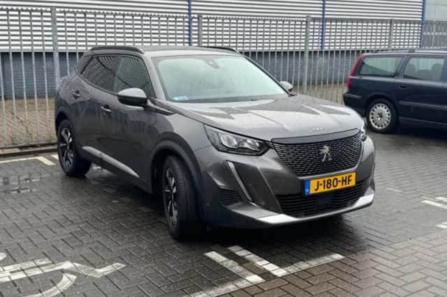 Peugeot 2008 (2020) thumbnail 3