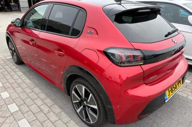 Peugeot e-208 (2020) thumbnail 2