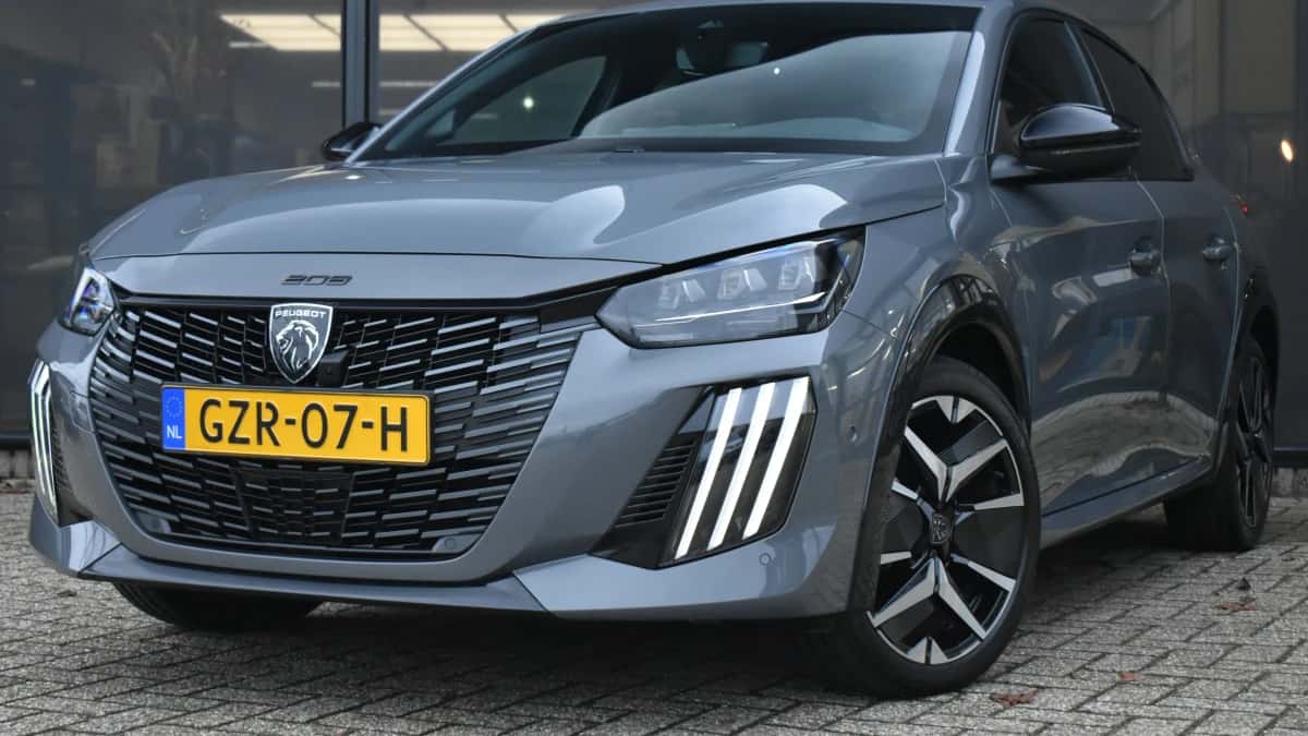 Peugeot 208 (2025) — foto 1