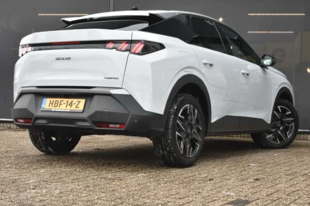 Peugeot 3008 (2025) thumbnail 2