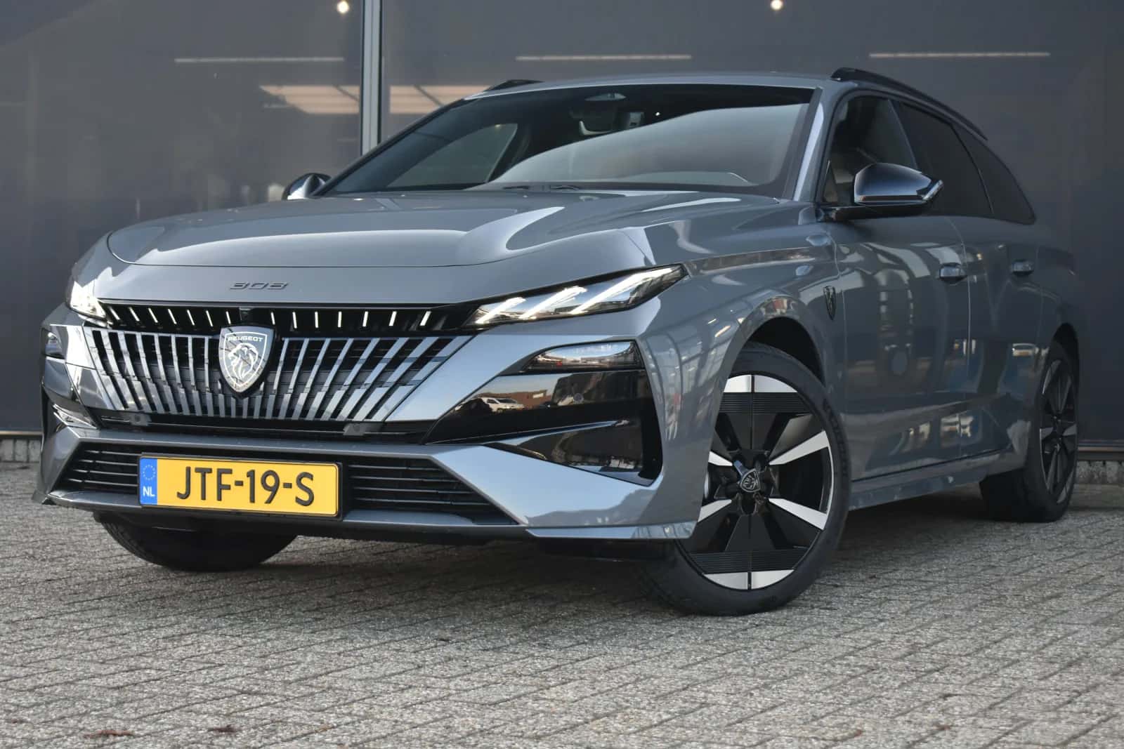 Peugeot e-308 (2025) — foto 1