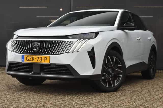 Peugeot 3008 (2025) thumbnail 1