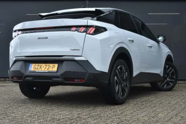 Peugeot 3008 (2025) thumbnail 2
