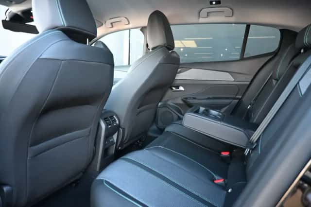 Peugeot 408 (2025) thumbnail 9