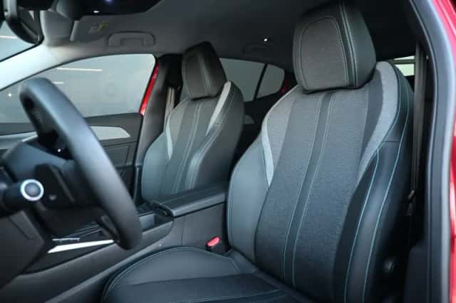 Peugeot 408 (2025) thumbnail 8