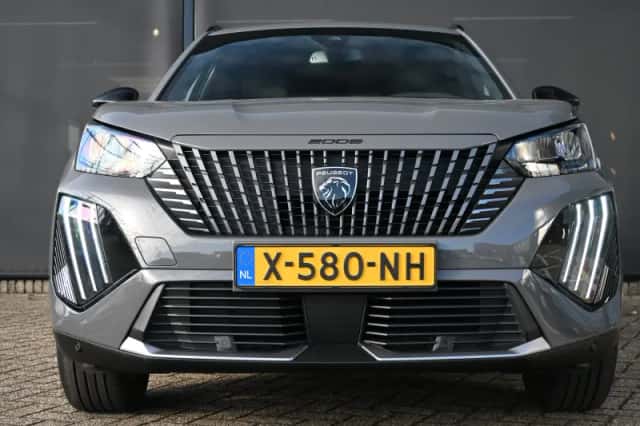Peugeot e-2008 (2024) thumbnail 5