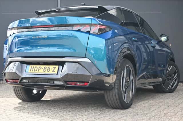 Peugeot e-3008 (2025) thumbnail 2