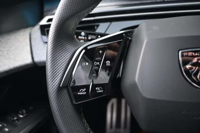 Peugeot e-3008 (2025) thumbnail 18