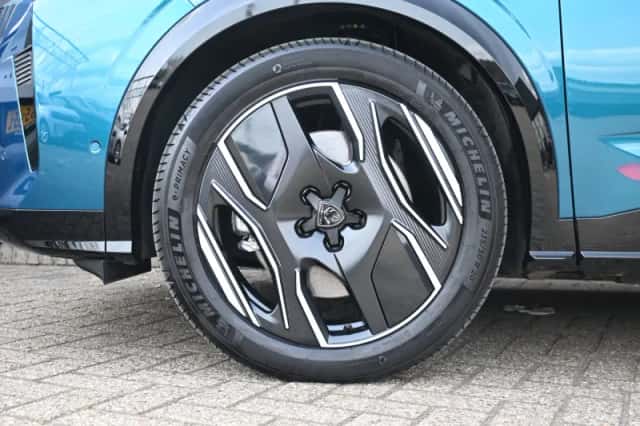 Peugeot e-3008 (2025) thumbnail 39