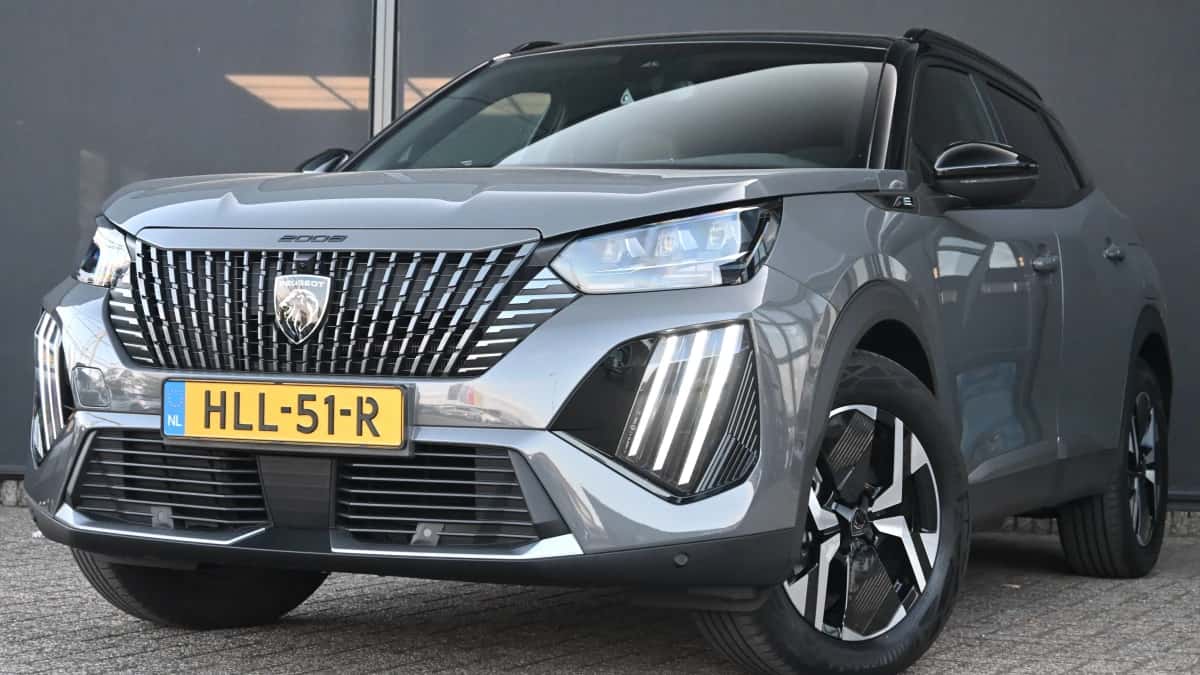 Peugeot e-2008 (2025) — foto 1