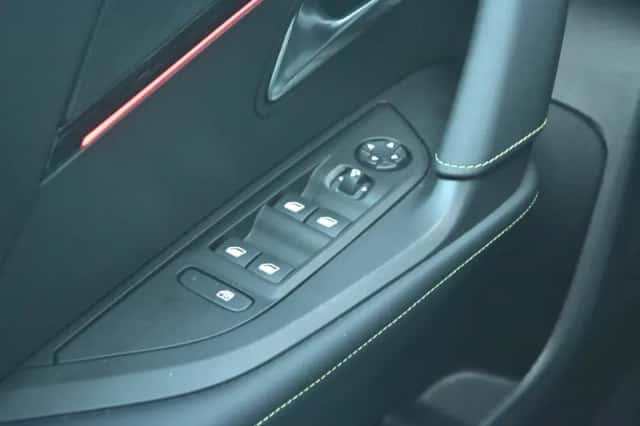 Peugeot e-2008 (2025) thumbnail 15