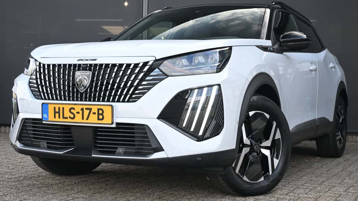 Peugeot e-2008 (2025) — foto 1