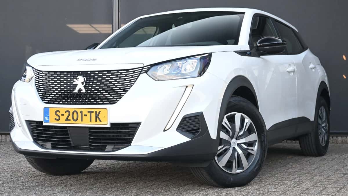 Peugeot e-2008 (2023) — foto 1