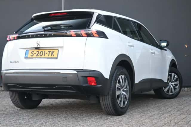 Peugeot e-2008 (2023) thumbnail 2