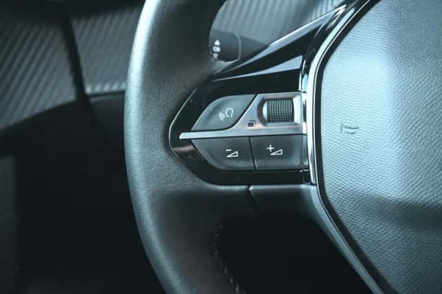 Peugeot e-2008 (2023) thumbnail 14