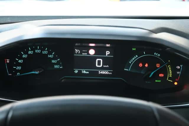 Peugeot e-2008 (2023) thumbnail 16