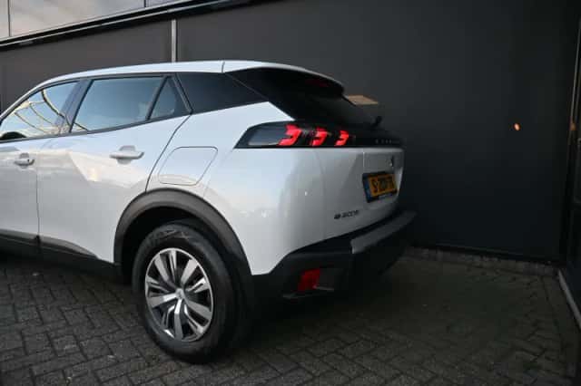 Peugeot e-2008 (2023) thumbnail 29