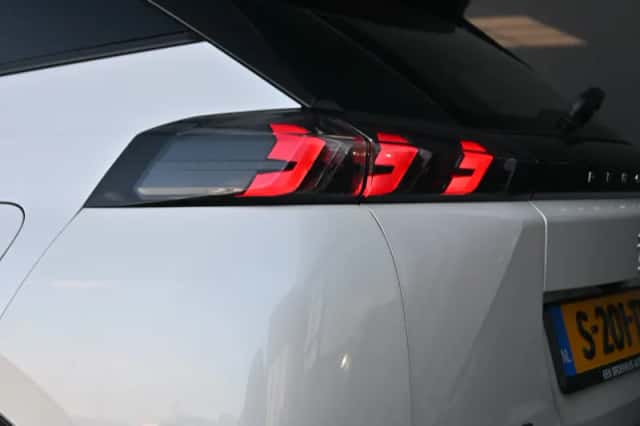 Peugeot e-2008 (2023) thumbnail 33
