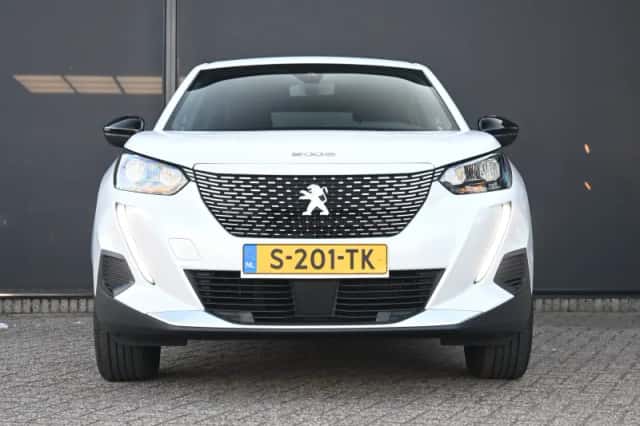 Peugeot e-2008 (2023) thumbnail 5