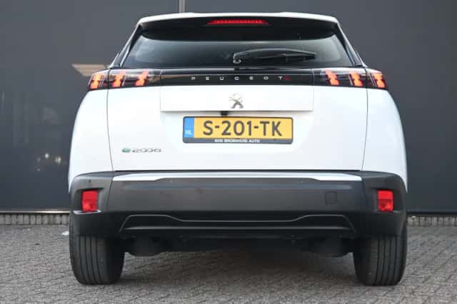 Peugeot e-2008 (2023) thumbnail 6