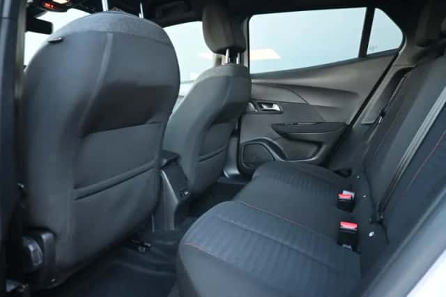 Peugeot e-2008 (2023) thumbnail 10