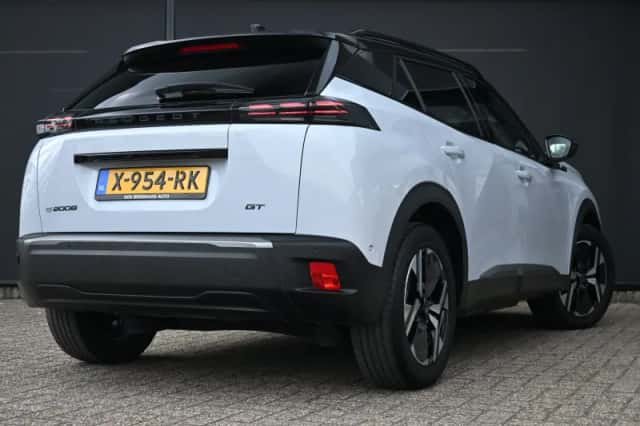 Peugeot e-2008 (2024) thumbnail 2