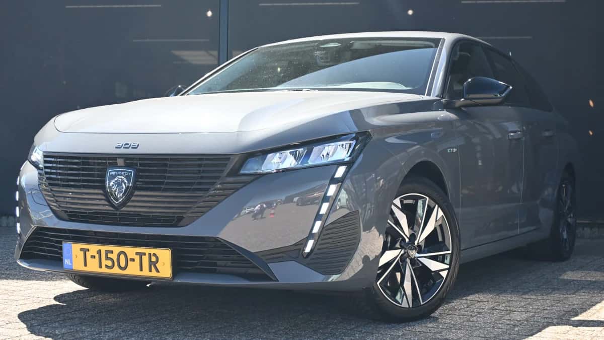 Peugeot 308 (2023) — foto 1