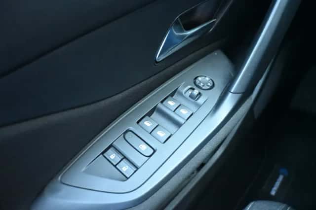 Peugeot 308 (2023) thumbnail 18