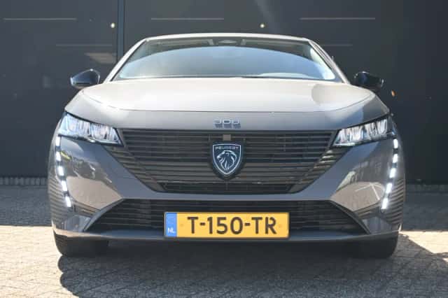 Peugeot 308 (2023) thumbnail 4