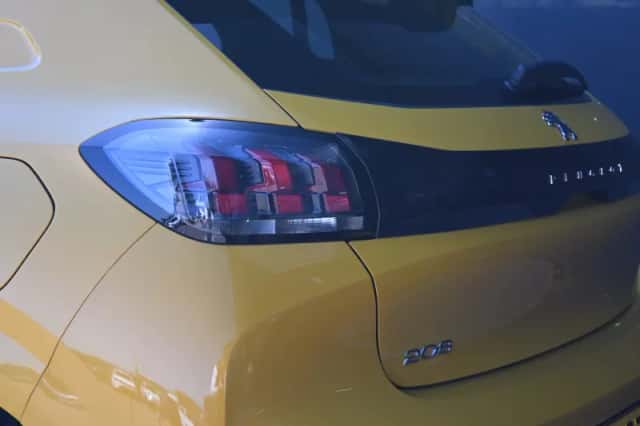 Peugeot 208 (2020) thumbnail 32
