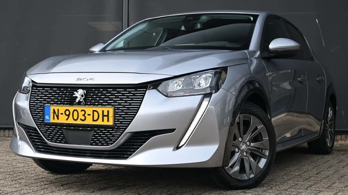 Peugeot e-208 (2021) — foto 1