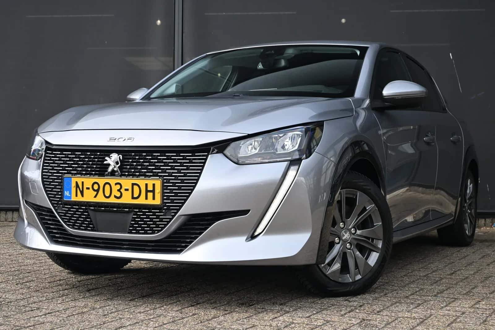 Peugeot e-208 (2021) — foto 1
