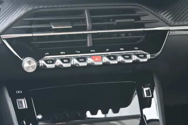 Peugeot e-208 (2021) thumbnail 15