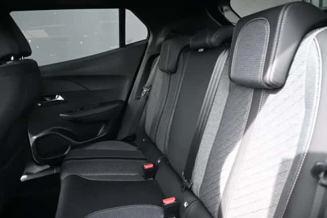 Peugeot 2008 (2024) thumbnail 12