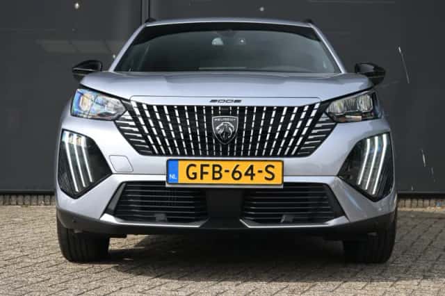Peugeot 2008 (2024) thumbnail 4