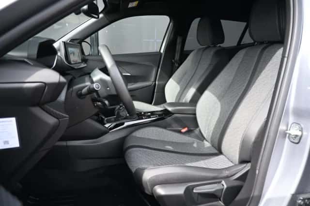 Peugeot 2008 (2024) thumbnail 8