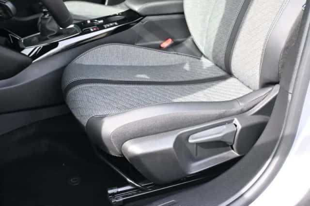 Peugeot 2008 (2024) thumbnail 9