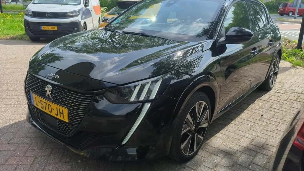Peugeot 208 (2021) — foto 1