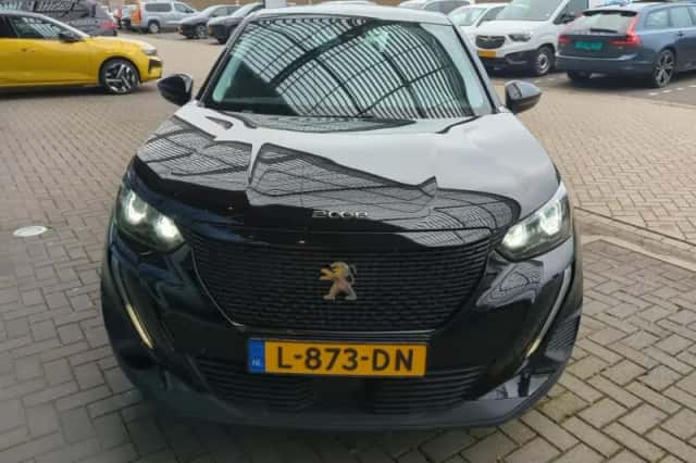 Peugeot 2008 (2021) thumbnail 2