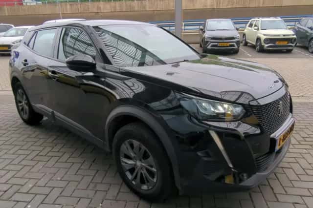 Peugeot 2008 (2021) thumbnail 3