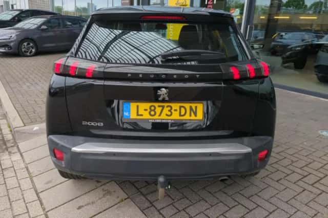Peugeot 2008 (2021) thumbnail 4