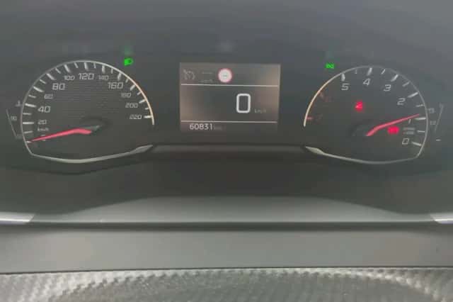 Peugeot 2008 (2021) thumbnail 10