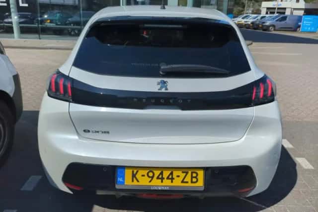 Peugeot e-208 (2021) thumbnail 4
