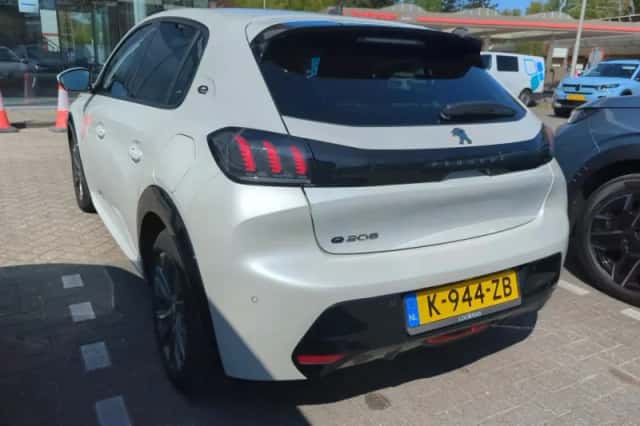 Peugeot e-208 (2021) thumbnail 6