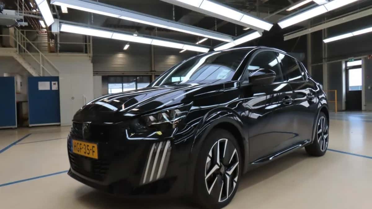 Peugeot 208 (2025) — foto 1