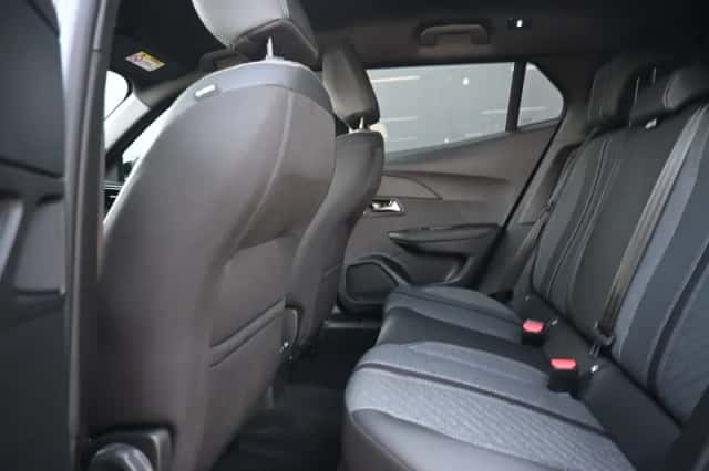 Peugeot e-2008 (2025) thumbnail 6