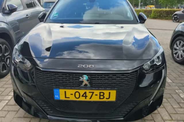 Peugeot e-208 (2021) thumbnail 2